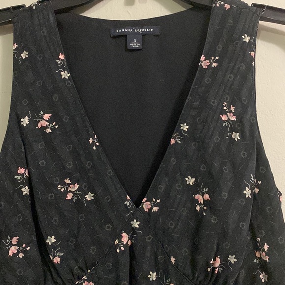 Banana Republic silk floral top - Picture 2 of 6